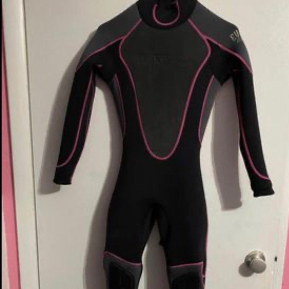 Evo Elite Women’s wet suit size 3/4